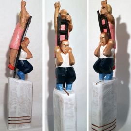 Wer hoch hinaus will....., 2019, Skulptur auf Holzsockel, Pappel, ca. 59 cm.jpg