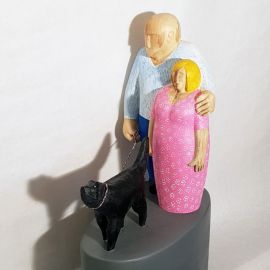 Sonntagsspaziergang, 2020, skulptur auf Holzsockel, Pappel, ca. 61 cm