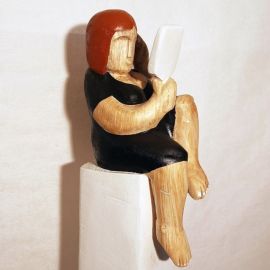 Wer ist die Schönste, 2019, Skulptur auf Holzsockel, Pappel, ca. 84 cm